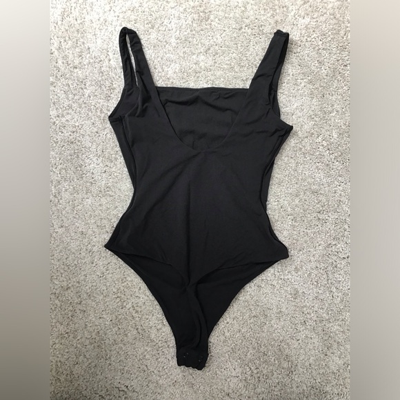 SKIMS Square Neck Bodysuit | Onyx - Picture 11 of 16